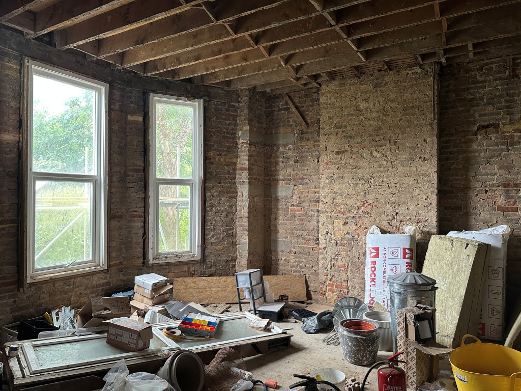 Lot: 144 - DETACHED BUILDING IN NEED OF REPAIR AND REFURBISHMENT WITH APPROVED PLANNING - Ground Floor Room overlooking back garden